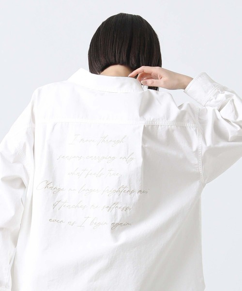 Gready Brilliant（グレディブリリアン）の「バックロゴ刺繍シャツ（シャツ/ブラウス・レディース・オフホワイト/インディゴブルー・38）」の12枚目の写真