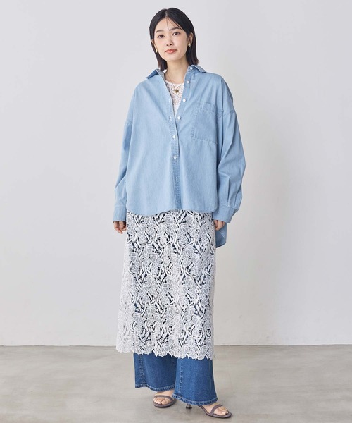 Gready Brilliant（グレディブリリアン）の「バックロゴ刺繍シャツ（シャツ/ブラウス・レディース・オフホワイト/インディゴブルー・38）」の16枚目の写真