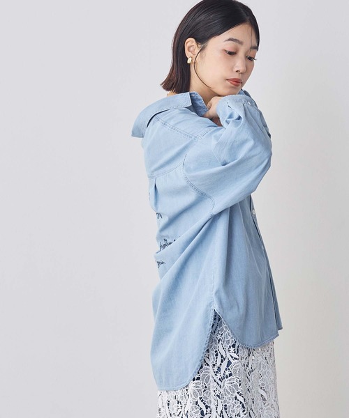 Gready Brilliant（グレディブリリアン）の「バックロゴ刺繍シャツ（シャツ/ブラウス・レディース・オフホワイト/インディゴブルー・38）」の18枚目の写真