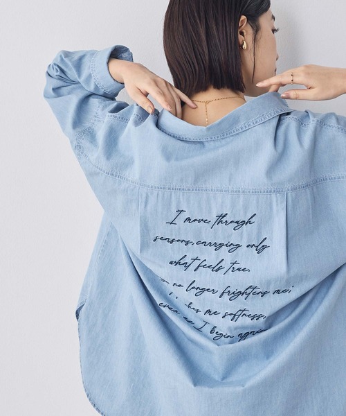 Gready Brilliant（グレディブリリアン）の「バックロゴ刺繍シャツ（シャツ/ブラウス・レディース・オフホワイト/インディゴブルー・38）」の22枚目の写真