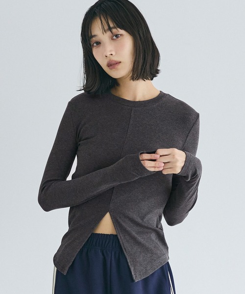 coca(coca)(コカ)の「とろみリブスリットトップス(Tシャツ/カットソー・レディース・ホワイト/チャコール・S/M/L)」の2枚目の写真