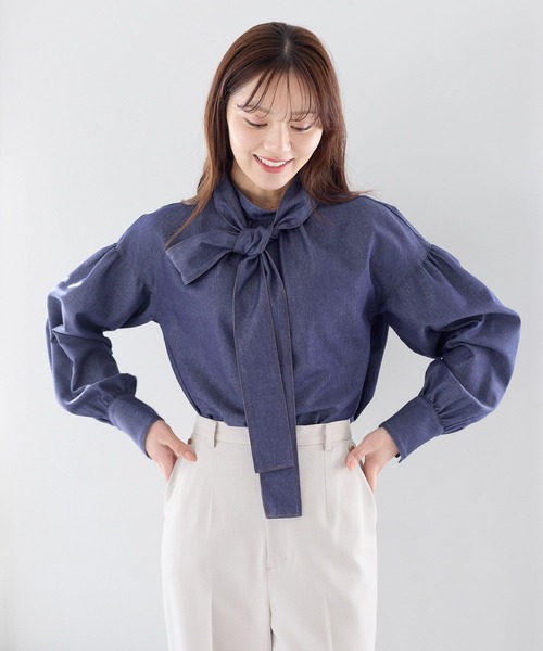Andemiu（アンデミュウ）の「デニムボウタイブラウス641623（シャツ/ブラウス・レディース・ブルー/ネイビー・FREE）」の11枚目の写真