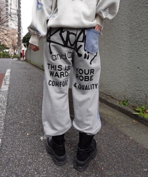 RODEO CROWNS WIDE BOWL(ロデオクラウンズワイドボウル)の「BIG sign logo コンビパンツ(デニムパンツ・レディース・アイボリー/ブラック/ライトブルー・SMALL/MEDIUM)」の2枚目の写真