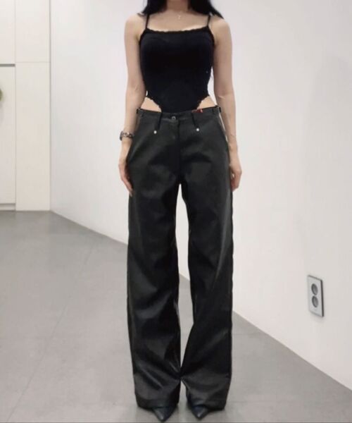 TANSANMAGNESIUM(タンサン マグネシウム)の「セルラノX炭酸ドロップバックポケットレザーパンツ(その他パンツ・レディース・その他・1/2/3)」の12枚目の写真