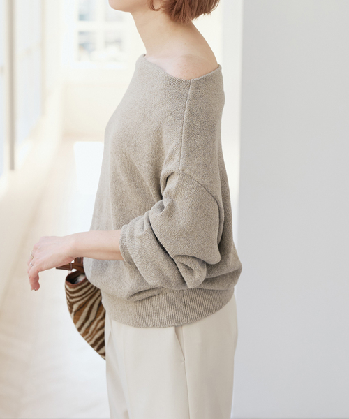 Spick & Span(スピックアンドスパン)の「シルクコンペーパーヤーンニュアンスネックニット(ニット/セーター・レディース・ホワイト/ベージュ・FREE)」の11枚目の写真