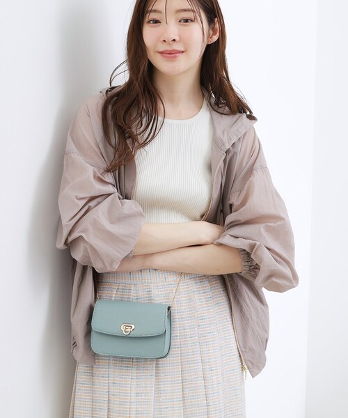 grove(グローブ)の「フラップチェーンミニショルダー(ショルダーバッグ・レディース・シルバー系その他/ナチュラル/ブラック/サックスブルー・00)」の4枚目の写真