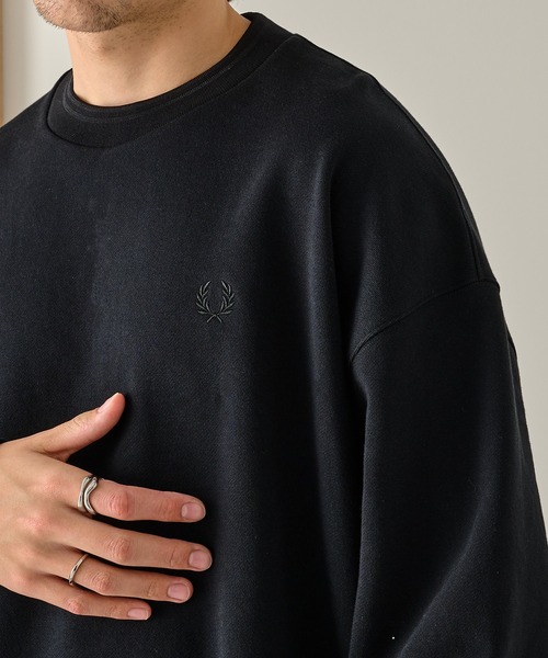 FRED PERRY(フレッドペリー)の「【FRED PERRY】OVERSIZED TIPPED SWEATSHIRT M3497/オーバーサイズド ティップド スウェットシャツ(スウェット・メンズ・ブラック/グレー/ブラウン・L/M/S)」の6枚目の写真