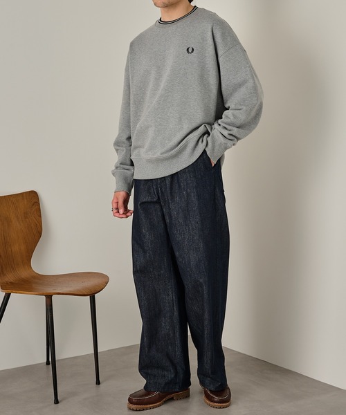 FRED PERRY(フレッドペリー)の「【FRED PERRY】OVERSIZED TIPPED SWEATSHIRT M3497/オーバーサイズド ティップド スウェットシャツ(スウェット・メンズ・ブラック/グレー/ブラウン・L/M/S)」の21枚目の写真