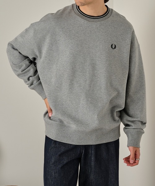 FRED PERRY(フレッドペリー)の「【FRED PERRY】OVERSIZED TIPPED SWEATSHIRT M3497/オーバーサイズド ティップド スウェットシャツ(スウェット・メンズ・ブラック/グレー/ブラウン・L/M/S)」の18枚目の写真