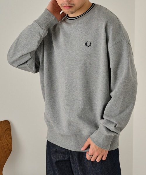FRED PERRY(フレッドペリー)の「【FRED PERRY】OVERSIZED TIPPED SWEATSHIRT M3497/オーバーサイズド ティップド スウェットシャツ(スウェット・メンズ・ブラック/グレー/ブラウン・L/M/S)」の19枚目の写真