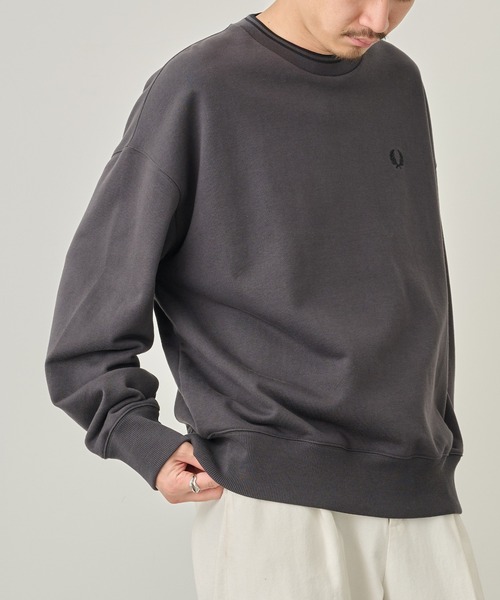 FRED PERRY(フレッドペリー)の「【FRED PERRY】OVERSIZED TIPPED SWEATSHIRT M3497/オーバーサイズド ティップド スウェットシャツ(スウェット・メンズ・ブラック/グレー/ブラウン・L/M/S)」の12枚目の写真