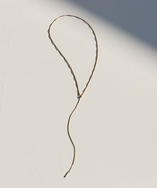 Andemiu(アンデミュウ)の「ボールスライドY字ネックレス659159(ネックレス・レディース・ゴールド/シルバー・FREE)」の2枚目の写真