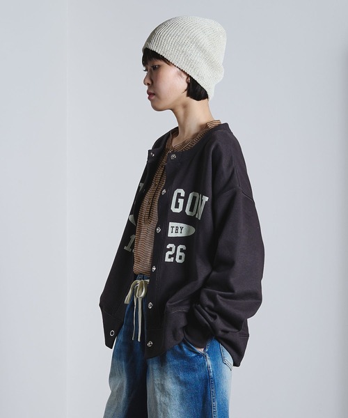 ROSE BUD（ローズバッド）の「COLLEGE LOGO CARDIGAN（カーディガン/ボレロ・レディース・チャコールグレー/ライトグレー/ブルー・ONE SIZE）」の5枚目の写真