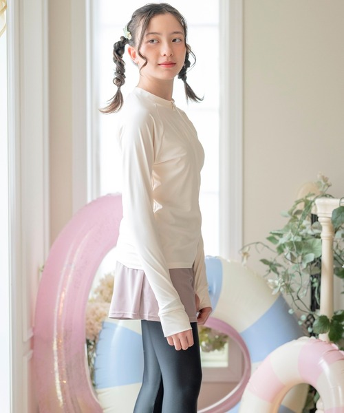 Catherine Cottage(キャサリンコテージ)の「1枚で着られる!ラッシュガード×トレンカ一体型ショートパンツ 水着セット(junior・lady's)(水着・キッズ・サックスブルー/ブラック系/アイボリー系1/ネイビー/ネイビー系/ブラック/アイボリー系3/アイボリー系2・M/160/150/140)」の5枚目の写真