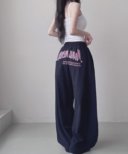 Emilie(エミリー)の「バッグプリントワイドスエットパンツ(スウェットパンツ・レディース・ネイビー/グレー/ブラック・FREE)」の15枚目の写真
