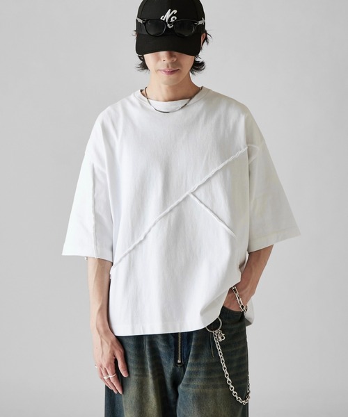 Lui's（ルイス）の「【Neucon】REBUILD SEAM WIDE SHORT TEE / リビルド切替ワイドショートTシャツ（Tシャツ/カットソー・メンズ・ホワイト/ブラック/グレー・1/2）」の2枚目の写真