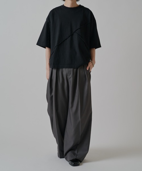 Lui's（ルイス）の「【Neucon】REBUILD SEAM WIDE SHORT TEE / リビルド切替ワイドショートTシャツ（Tシャツ/カットソー・メンズ・ホワイト/ブラック/グレー・1/2）」の5枚目の写真