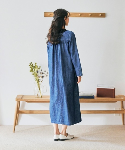 and myera(アンド マイラ)の「and myera こなれたデニムワンピース(ワンピース・レディース・ブルー系その他・LL/L/M/S)」の3枚目の写真