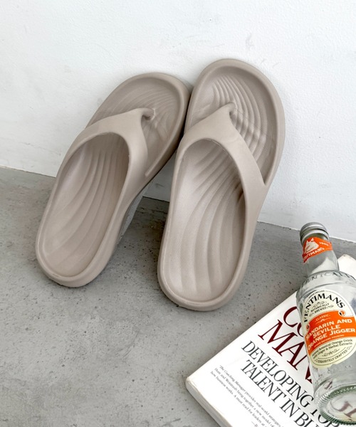 wears(ウェアーズ)の「軽量 クッションソールビーチサンダル トングサンダル(サンダル・レディース・ブラック/オフホワイト/ベージュ・24.5cm/23.5cm)」の3枚目の写真