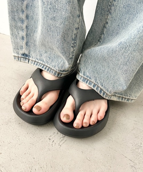 wears(ウェアーズ)の「軽量 クッションソールビーチサンダル トングサンダル(サンダル・レディース・ブラック/オフホワイト/ベージュ・24.5cm/23.5cm)」の9枚目の写真