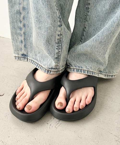 wears(ウェアーズ)の「軽量 クッションソールビーチサンダル トングサンダル(サンダル・レディース・ブラック/オフホワイト/ベージュ・24.5cm/23.5cm)」の11枚目の写真