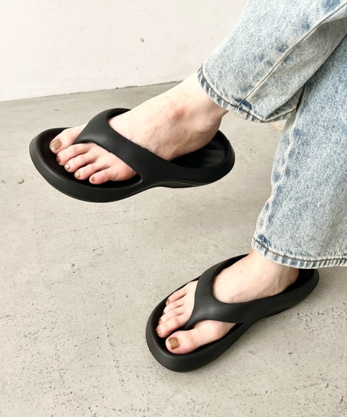 wears(ウェアーズ)の「軽量 クッションソールビーチサンダル トングサンダル(サンダル・レディース・ブラック/オフホワイト/ベージュ・24.5cm/23.5cm)」の12枚目の写真