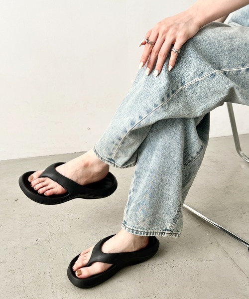 wears(ウェアーズ)の「軽量 クッションソールビーチサンダル トングサンダル(サンダル・レディース・ブラック/オフホワイト/ベージュ・24.5cm/23.5cm)」の14枚目の写真