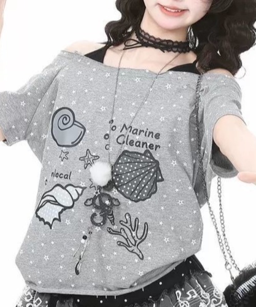 Sibra（シブラ）の「シェルプリント星柄オフショル風ルーズTシャツ（Tシャツ/カットソー・レディース・ホワイト/グレー・M）」の11枚目の写真