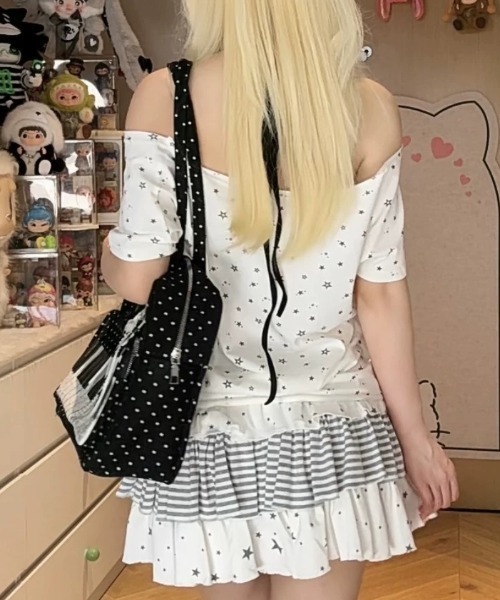Sibra（シブラ）の「シェルプリント星柄オフショル風ルーズTシャツ（Tシャツ/カットソー・レディース・ホワイト/グレー・M）」の3枚目の写真
