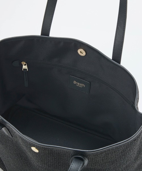 Breath TOPKAPI(ブレストプカピ)の「【Breath TOPKAPI】レザーコンビ 雑材風 シンプル トートバッグ チャーム付き A4 / 軽量(トートバッグ・レディース・ベージュ/ブラック・FREE)」の17枚目の写真