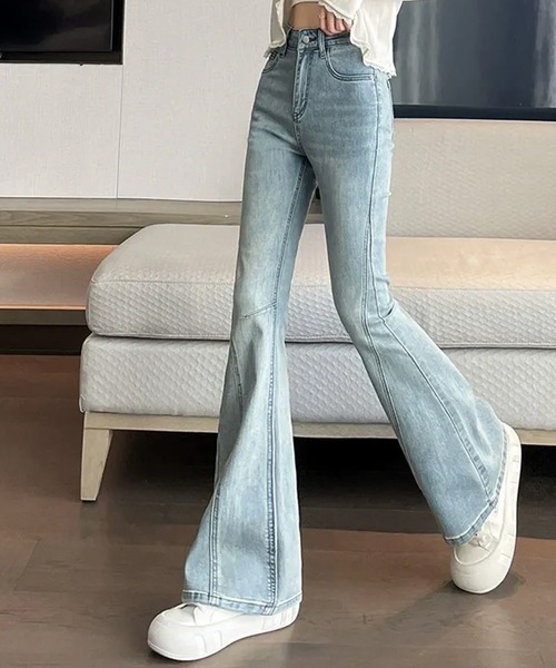 L LABEL（エルラベル）の「デザインシームセミフレアデニムパンツ（デニムパンツ・レディース・ブラック/ライトブルー・M-L/S-M）」の6枚目の写真