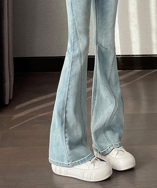 L LABEL（エルラベル）の「デザインシームセミフレアデニムパンツ（デニムパンツ・レディース・ブラック/ライトブルー・M-L/S-M）」の4枚目の写真