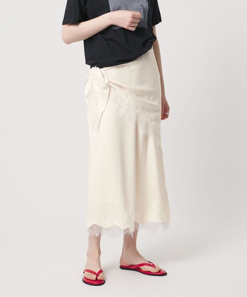 UNITED ARROWS（ユナイテッドアローズ）の「スカーフ付き サテン レース コンビ スカート（スカート・レディース・ブラック/オフホワイト・36/38）」の10枚目の写真