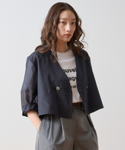 Tiara(ティアラ)の「ショートジャケット(ノーカラージャケット・レディース・ベージュ/ネイビー・FREE)」の2枚目の写真