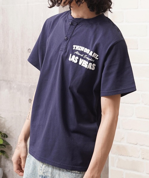 1111clothing（ワンフォークロージング）の「フロッキー刺繍 ヘンリーネック Tee / Flocky Embroidery Henley Neck Tee（Tシャツ/カットソー・メンズ・ネイビー/オフホワイト/チャコールグレー・M/L）」の3枚目の写真