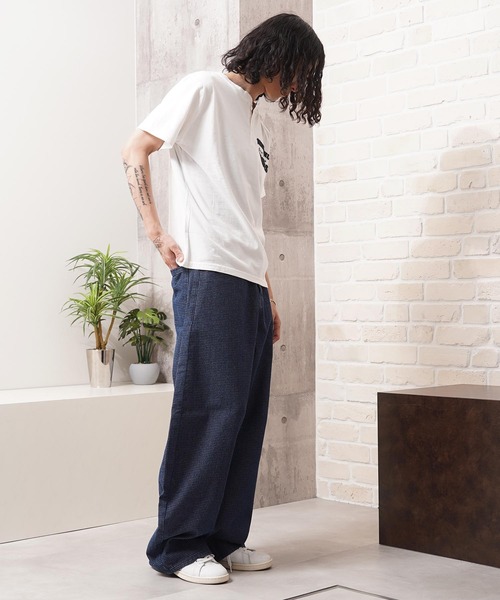 1111clothing（ワンフォークロージング）の「フロッキー刺繍 ヘンリーネック Tee / Flocky Embroidery Henley Neck Tee（Tシャツ/カットソー・メンズ・ネイビー/オフホワイト/チャコールグレー・M/L）」の10枚目の写真