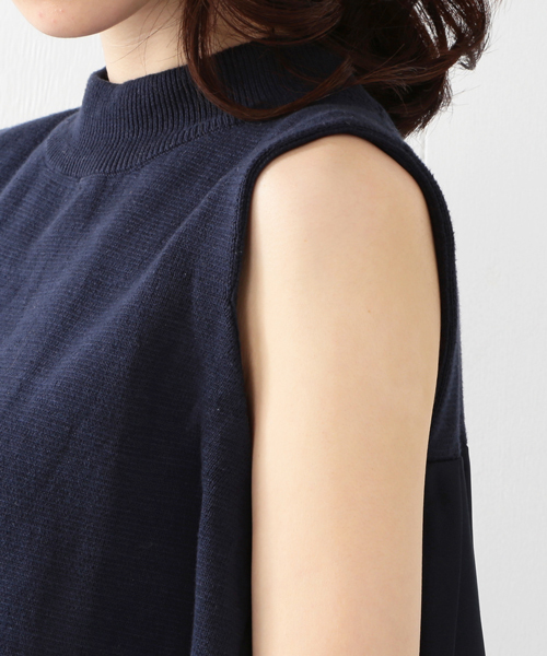 Ray BEAMS（レイビームス）の「◇【ラブリ着用】Ray BEAMS / バックタック ハイネック ネックスリーブ（ニット/セーター・レディース・オフホワイト/ネイビー・ONE SIZE）」の8枚目の写真