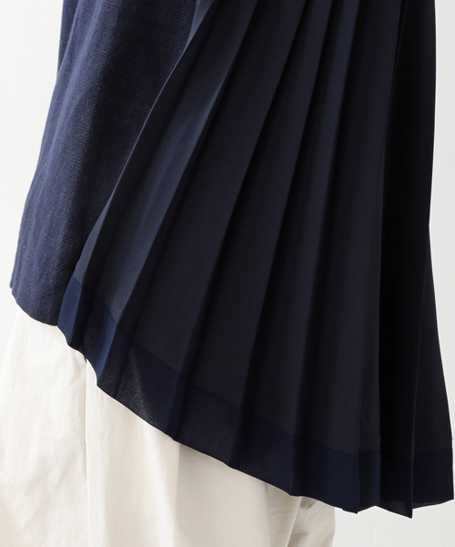 Ray BEAMS（レイビームス）の「◇【ラブリ着用】Ray BEAMS / バックタック ハイネック ネックスリーブ（ニット/セーター・レディース・オフホワイト/ネイビー・ONE SIZE）」の9枚目の写真