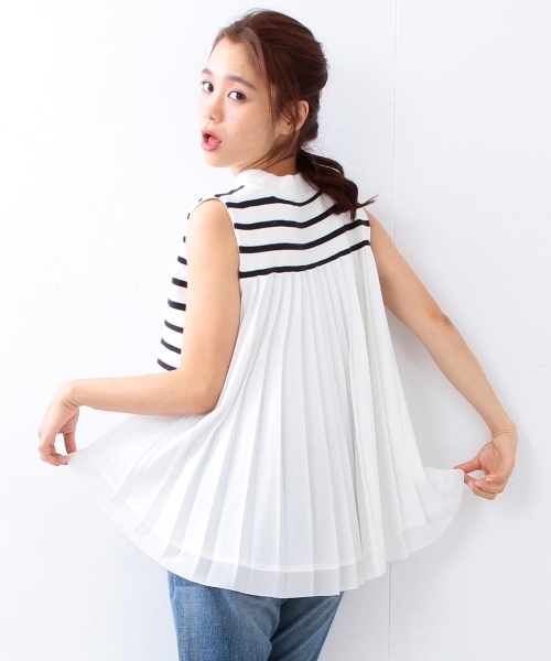 Ray BEAMS（レイビームス）の「◇【ラブリ着用】Ray BEAMS / バックタック ハイネック ネックスリーブ（ニット/セーター・レディース・オフホワイト/ネイビー・ONE SIZE）」の13枚目の写真