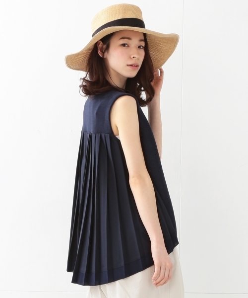 Ray BEAMS（レイビームス）の「◇【ラブリ着用】Ray BEAMS / バックタック ハイネック ネックスリーブ（ニット/セーター・レディース・オフホワイト/ネイビー・ONE SIZE）」の3枚目の写真