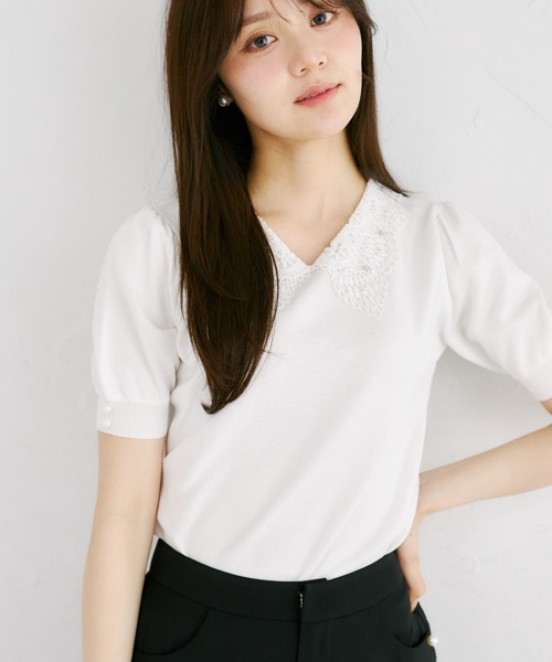 tocco closet(トッコ クローゼット)の「【ZOZO限定】接触冷感ビジュー×パールレース襟サマーニットトップス(ニット/セーター・レディース・ネイビー/ラベンダー/ブラック/オフホワイト・M)」の2枚目の写真