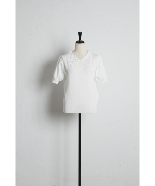 tocco closet(トッコ クローゼット)の「【ZOZO限定】接触冷感ビジュー×パールレース襟サマーニットトップス(ニット/セーター・レディース・ネイビー/ラベンダー/ブラック/オフホワイト・M)」の8枚目の写真