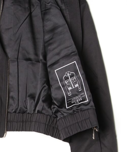 Guess(ゲス)の「JULIANE Cargo Jacket ジャケット(ブルゾン・レディース・ブラック/ベージュ・X-SMALL/SMALL/MEDIUM/LARGE)」の3枚目の写真