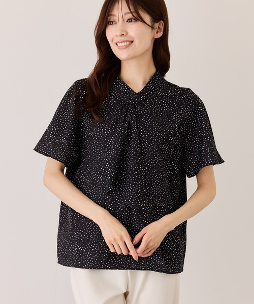 Jayro(ジャイロ)の「ランダムドットプリントボウタイブラウス(シャツ/ブラウス・レディース・ブラック系その他/ホワイト系その他2・M)」の3枚目の写真