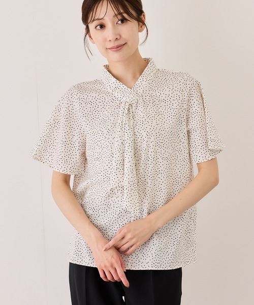 Jayro(ジャイロ)の「ランダムドットプリントボウタイブラウス(シャツ/ブラウス・レディース・ブラック系その他/ホワイト系その他2・M)」の9枚目の写真