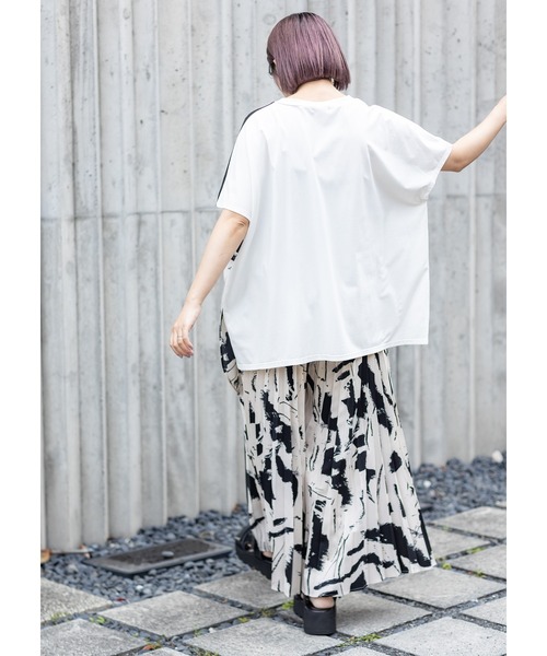 OSMOSIS（オズモーシス）の「プリント切替Tシャツ（Tシャツ/カットソー・レディース・ホワイト/ブラック・ONE SIZE）」の5枚目の写真