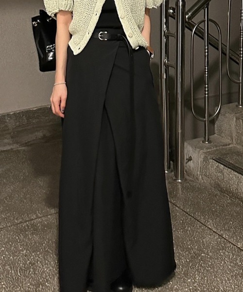 AMAJI(アマジ)の「アシンメトリー ロング丈 スカート(スカート・レディース・ブラック/ホワイト・FREE)」の5枚目の写真