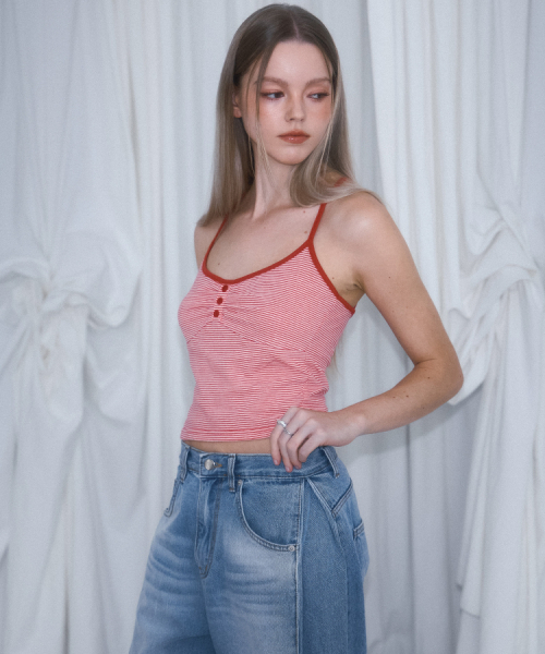 ROSEFRANTZ（ロゼフランツ）の「Stripe Button Sleeveless [Rose Red]（Tシャツ/カットソー・レディース・レッド・OS）」の3枚目の写真