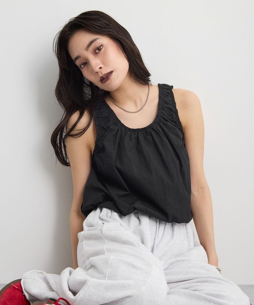 STELLA FISH(ステラフィッシュ)の「ネックギャザーバルーンブラウス / ノースリーブ(シャツ/ブラウス・レディース・ブラック/ホワイト/カーキ・FREE)」の3枚目の写真