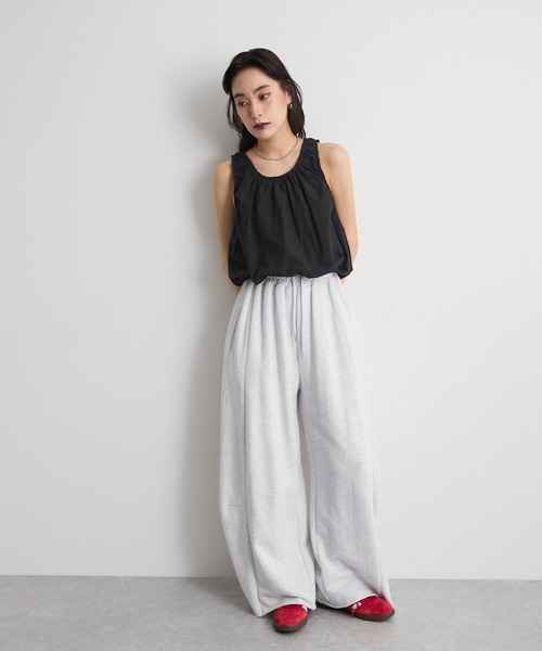 STELLA FISH(ステラフィッシュ)の「ネックギャザーバルーンブラウス / ノースリーブ(シャツ/ブラウス・レディース・ブラック/ホワイト/カーキ・FREE)」の4枚目の写真